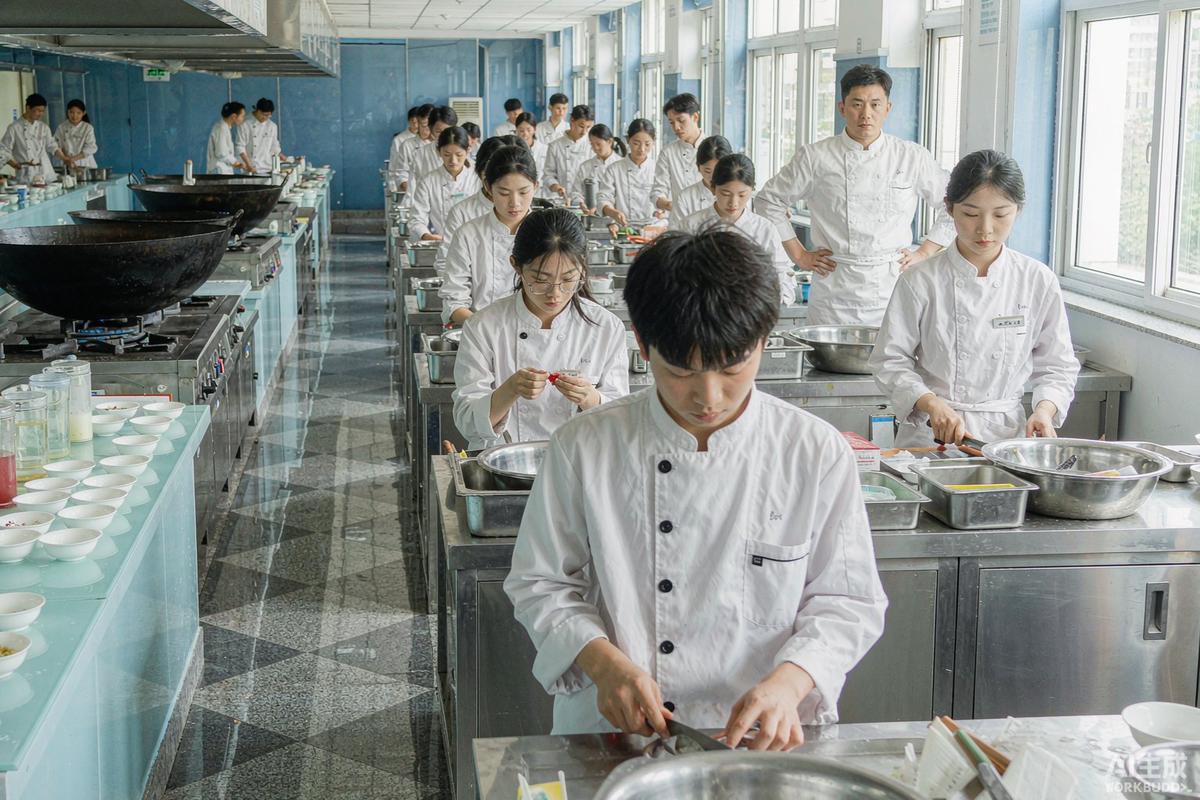 餐饮人才缺口 300 万，校企共育能否解渴？